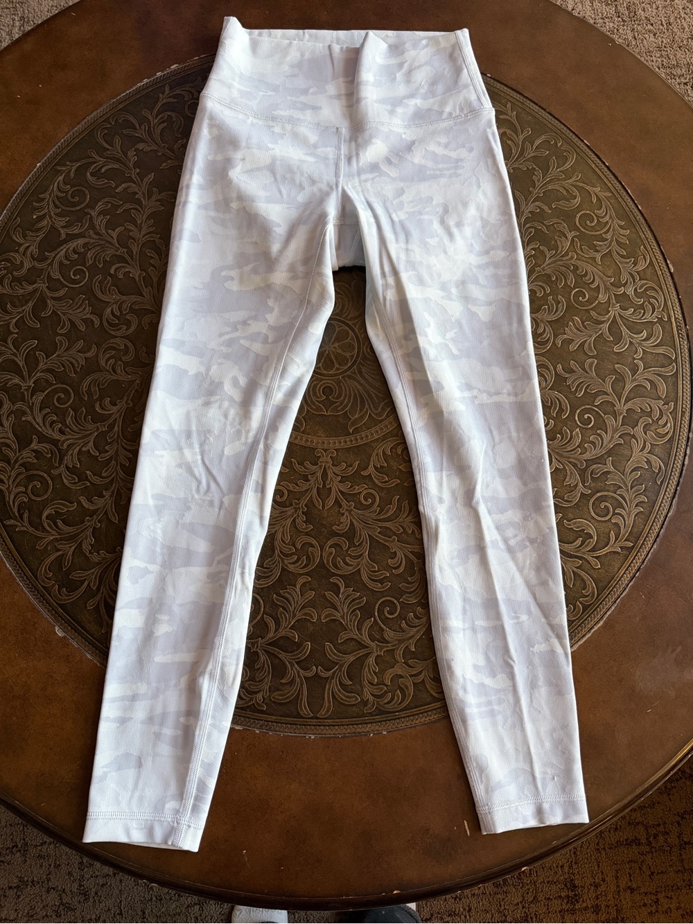 Lululemon White Camo High-Waist 25” Align unlined Leggings